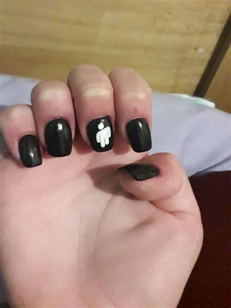 billie eilish inspired nails.